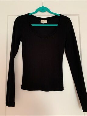 Universal Thread Black Scoop Neck Long Sleeve Top